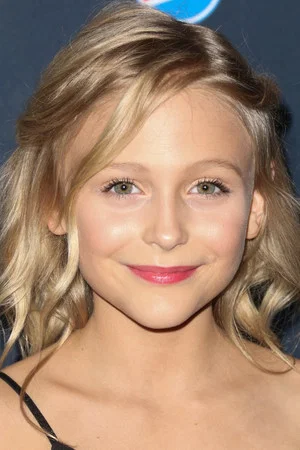 Photo of Alyvia Alyn Lind from the Latest Netflix gallery