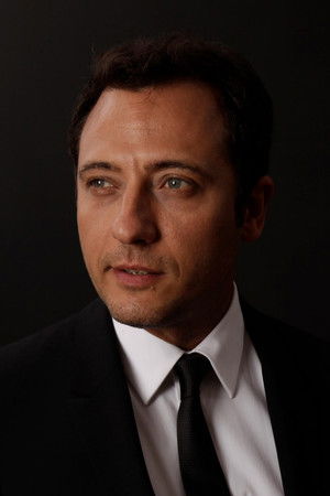 Yiğit Özşener photo