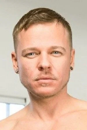 Photo of Matthew Anders from the Latest Netflix gallery