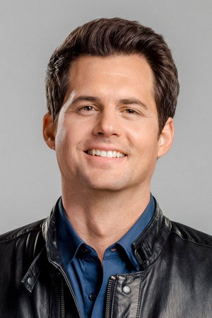 Kristoffer Polaha photo