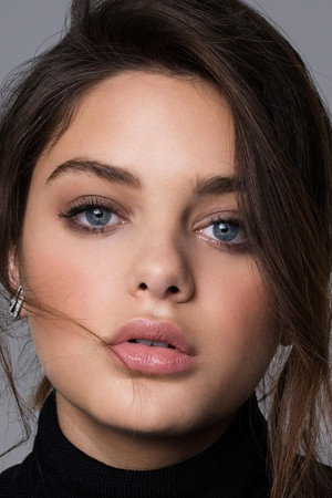 Photo of Odeya Rush from the Latest Netflix gallery