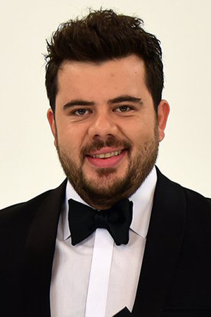 Eser Yenenler photo