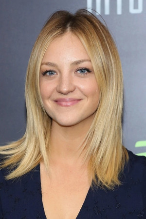 Abby Elliott photo