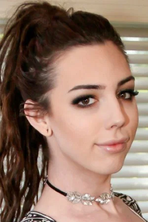 Photo of Annabelle Lane from the Latest Netflix gallery