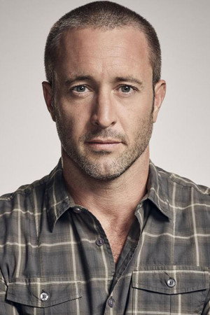 Alex O'Loughlin photo
