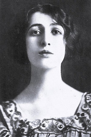Photo of Elena Sangro from the Latest Netflix gallery