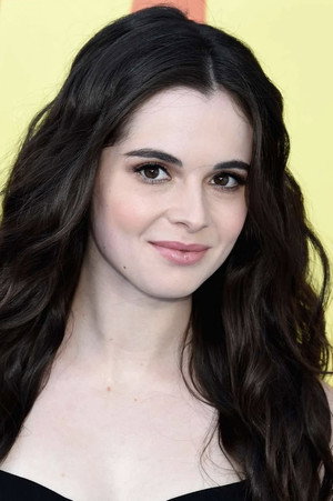 Photo of Vanessa Marano from the Latest Netflix gallery