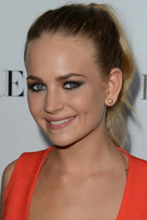 Photo of Britt Robertson from the Latest Netflix gallery