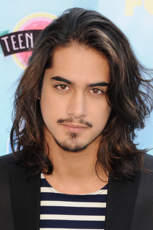 Avan Jogia photo
