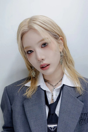 Kim Lip photo