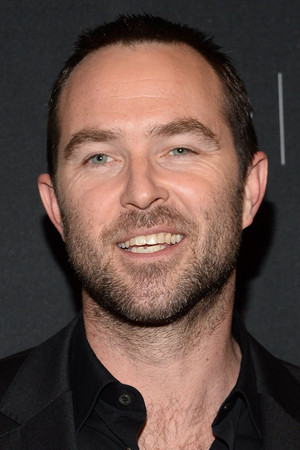 Sullivan Stapleton photo