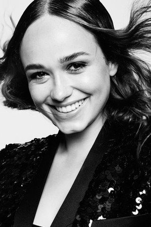 Photo of Rose Williams from the Latest Netflix gallery