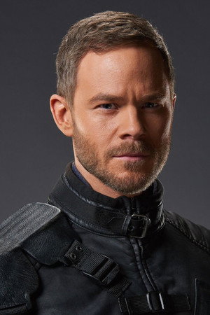 Aaron Ashmore photo