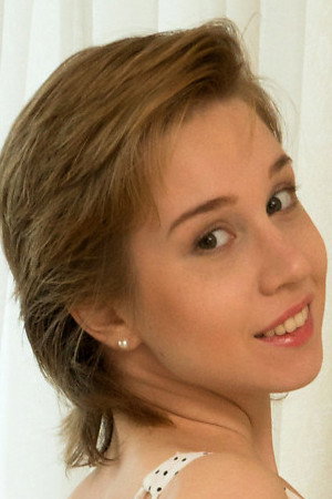 Photo of Alice Klay from the Latest Netflix gallery