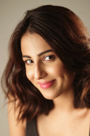 Ushna Shah photo