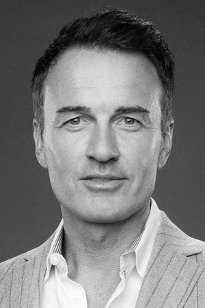 Julian McMahon photo