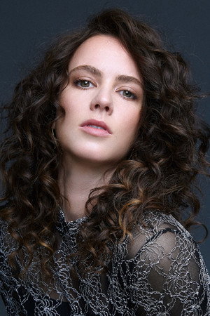 Amy Manson photo