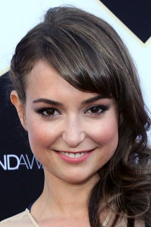 Milana Vayntrub photo