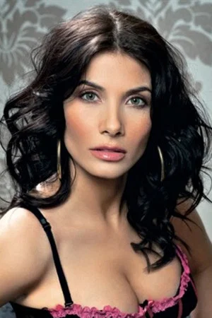 Photo of Eva Decastelo from the Latest Netflix gallery