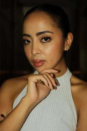 Photo of Donna Cariaga from the Latest Netflix gallery