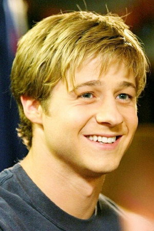 Ben McKenzie photo