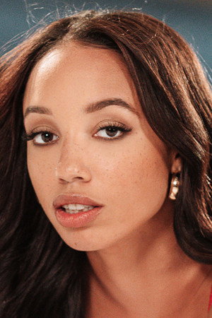 Photo of Alexis Tae from the Latest Netflix gallery
