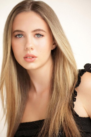 Photo of Eden Summer Gilmore from the Latest Netflix gallery
