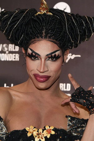 Yvie Oddly photo