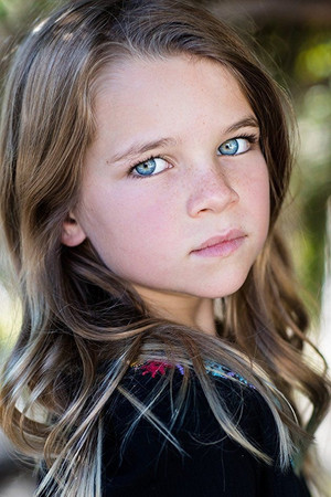 Photo of Raegan Revord from the Latest Netflix gallery