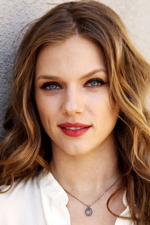 Tracy Spiridakos photo