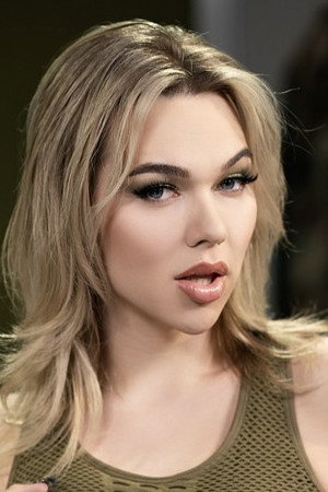 Photo of Emma Rose from the Latest Netflix gallery