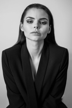 Photo of Eline Powell from the Latest Netflix gallery