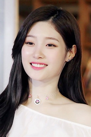 Jung Chae-yeon photo