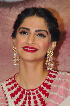Sonam Kapoor Ahuja photo