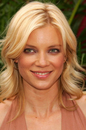 Amy Smart photo
