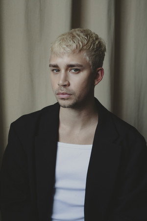 Photo of Jeremy McClain from the Latest Netflix gallery