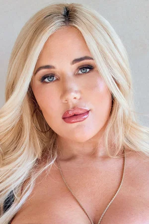 Photo of Savannah Bond from the Latest Netflix gallery