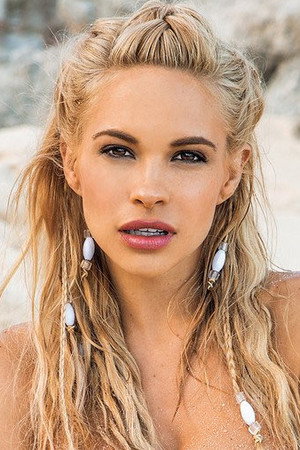 Photo of Danielle Mathers from the Latest Netflix gallery
