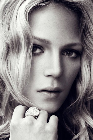 Emma Bell photo