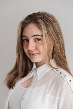 Photo of Júlia Dezotti from the Latest Netflix gallery