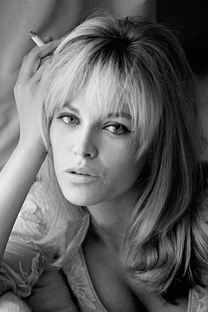 Nathalie Delon photo