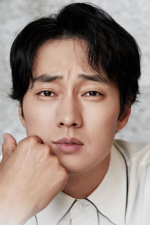 So Ji-sub photo