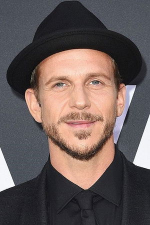Gustaf Skarsgård photo