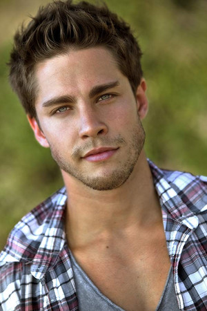 Dean Geyer photo