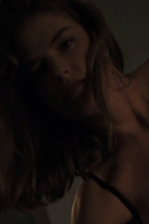 Photo of Elizabeth Barclay from the Latest Netflix gallery