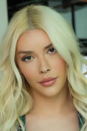Photo of Leah Hayes from the Latest Netflix gallery