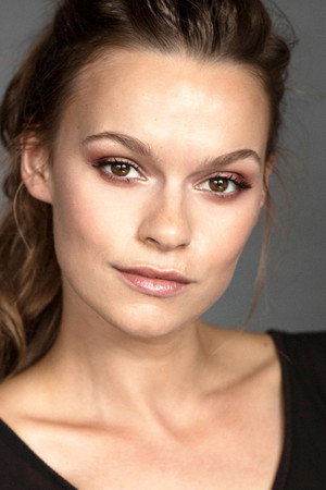 Photo of Anna-Maree Thomas from the Latest Netflix gallery