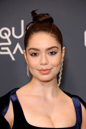 Auliʻi Cravalho photo