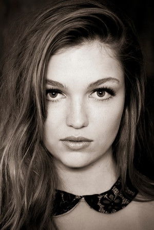 Lili Simmons photo