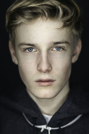Louis Hofmann photo